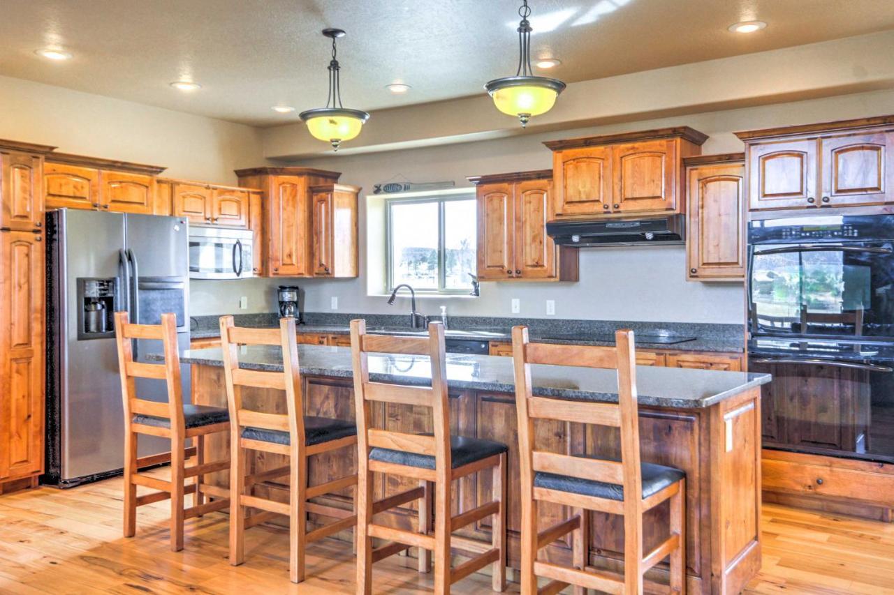 Rustic Bryce Canyon Home With Deck On Sevier River! 哈奇 外观 照片